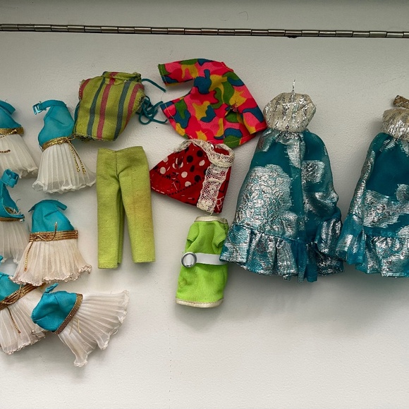 Vintage Dawn and Rock Flower Dolls Clothes and Case - Picture 3 of 6